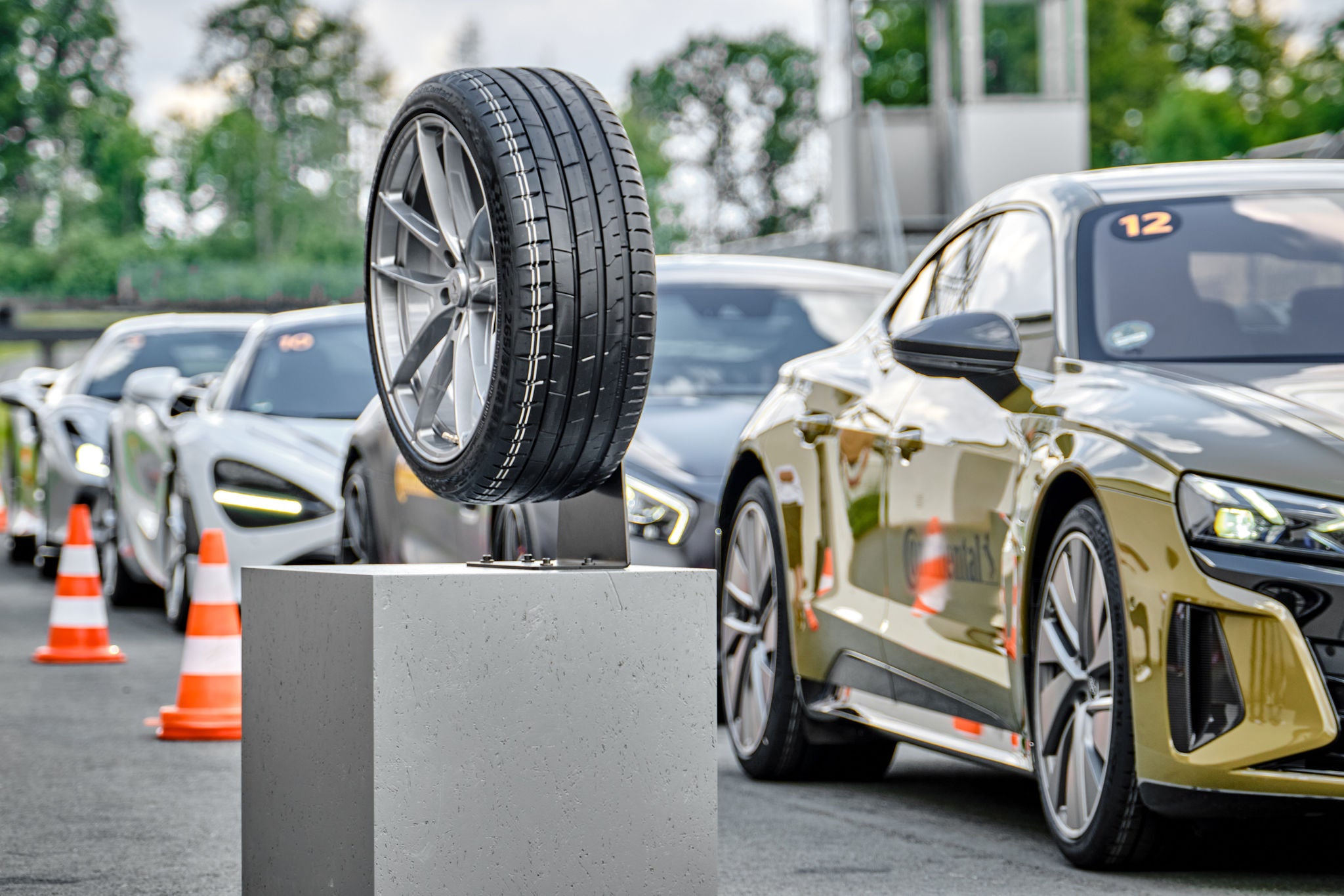 Neuer Continental SportContact 7 kann AutoBild sportscars „voll und ganz überzeugen“ 