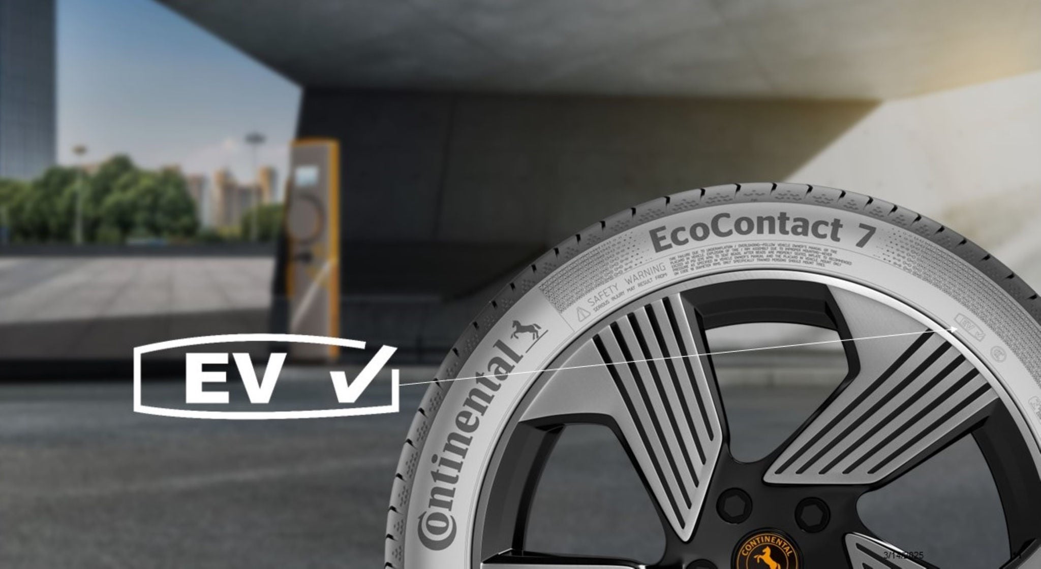 Logo EV-Compatible na bočnici od roku 2023 označuje, které modely pneumatik jsou určeny pro použití a optimalizovaný dojezd na elektrických vozidlech.
