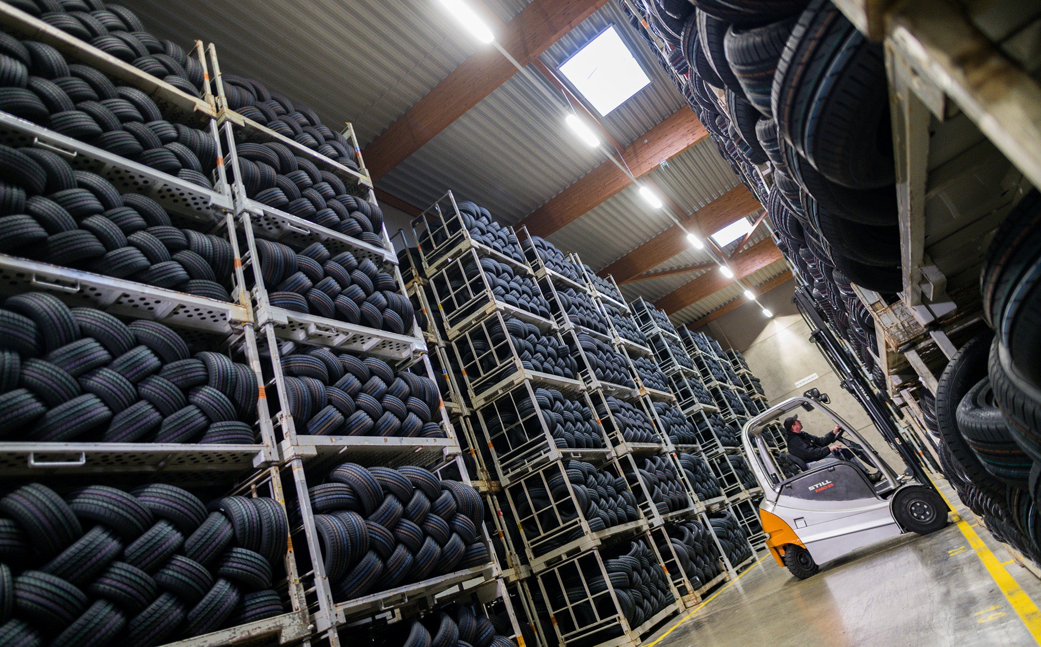 Production of a tire at the Continental factory in Korbach, Germany