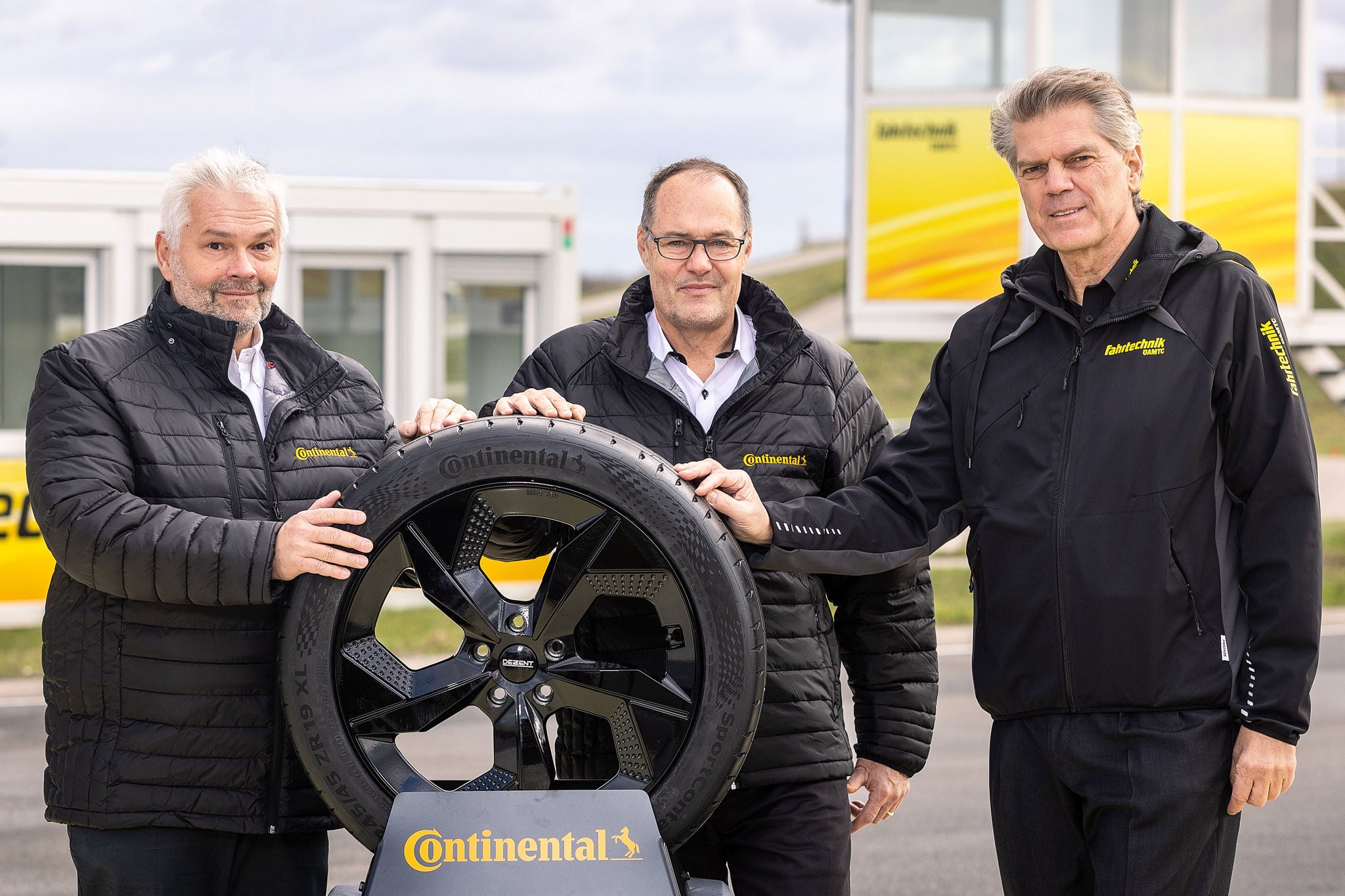 Der Reifen als „Bindeglied zwischen Fahrzeug und Straße“: Qualität und Professionalität im Fokus der Partnerschaft zwischen Continental und der ÖAMTC Fahrtechnik.   