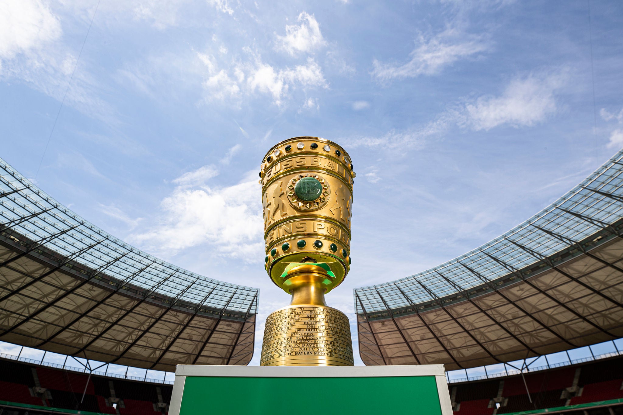 77. DFB-Pokalfinale – der Pokal im Berliner Olympiastadion, 77. DFB-Pokalfinale â der Pokal im Berliner Olympiastadion DFB