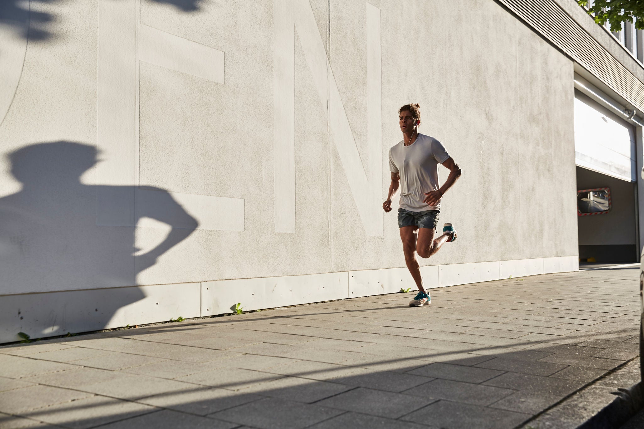 Intelligente Laufschuhe können den Laufstil analysieren.