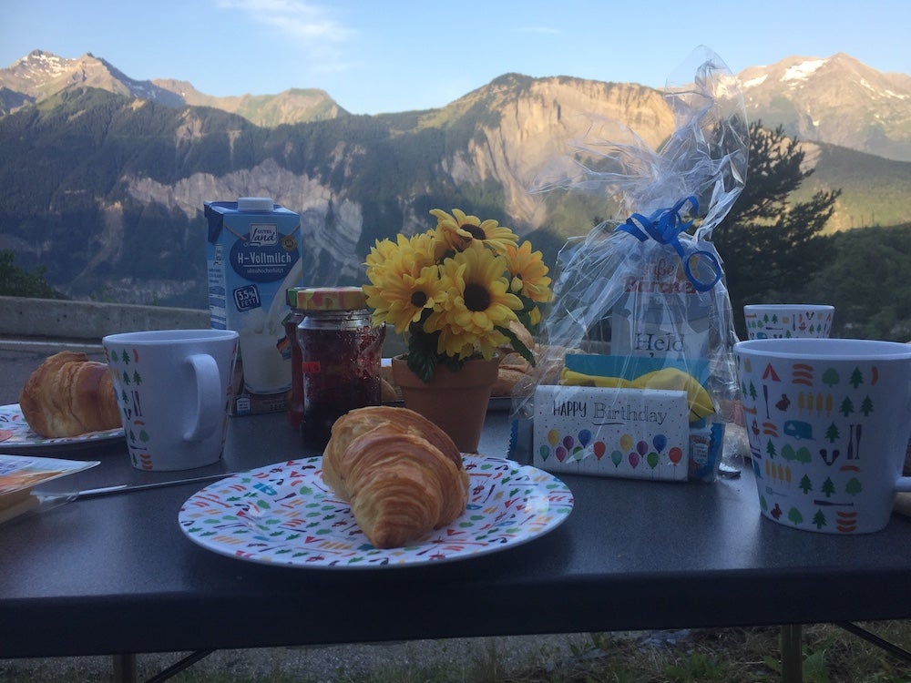 Breakfast with a view on the race route