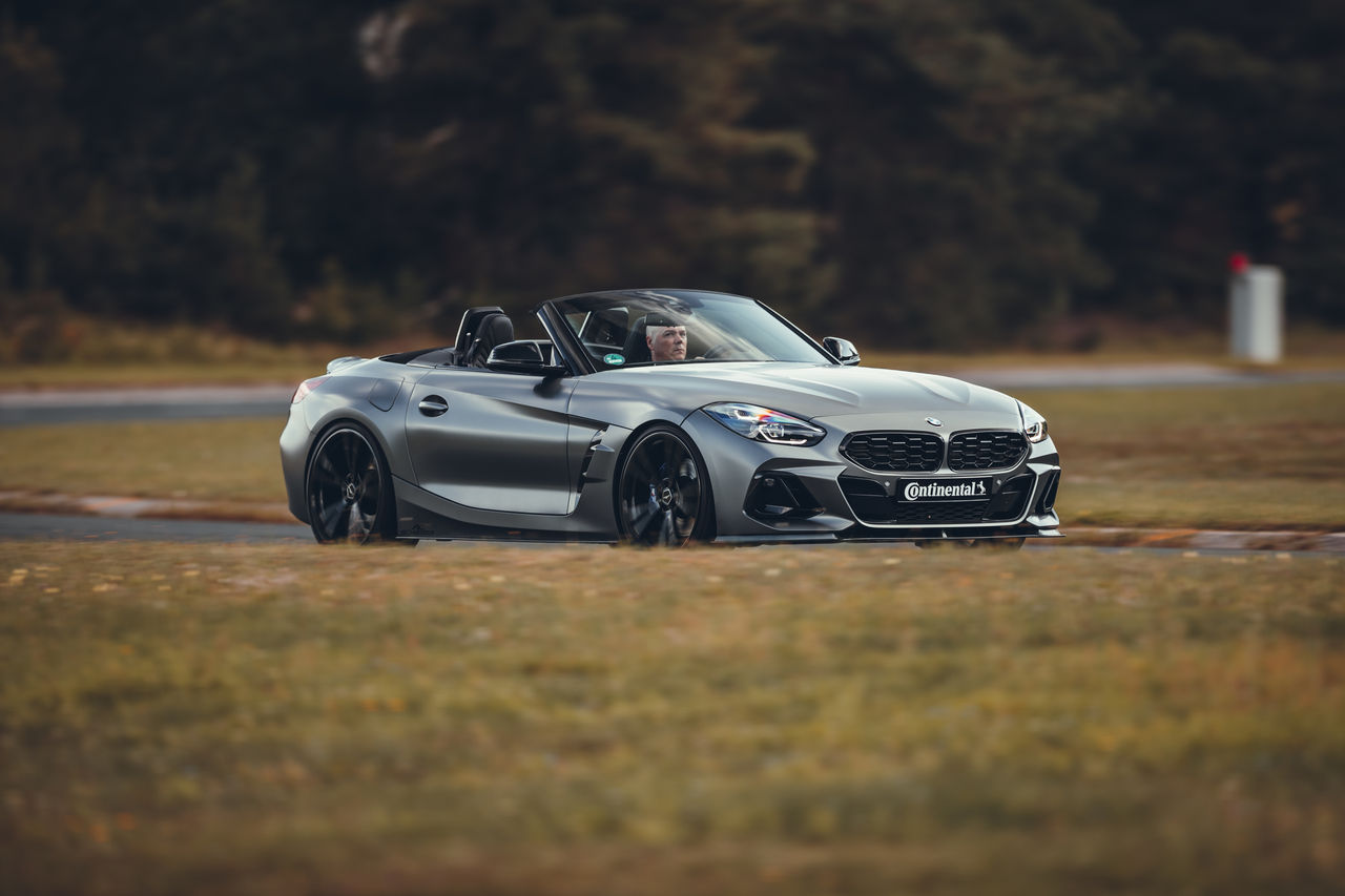 Fahrzeug mit Continental SportContact 7 Reifen