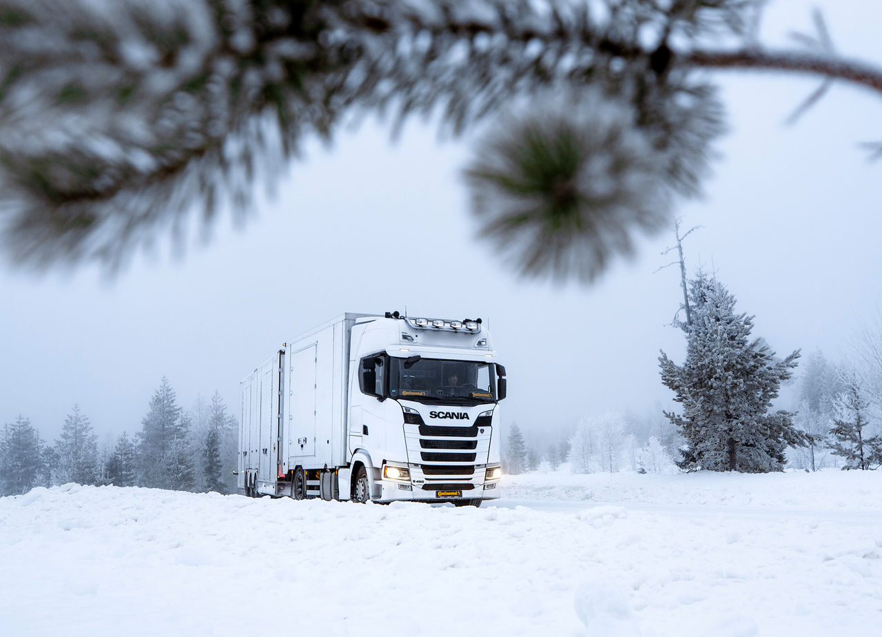 Fahrzeug mit Continental AllSeasonContact 2 Reifen