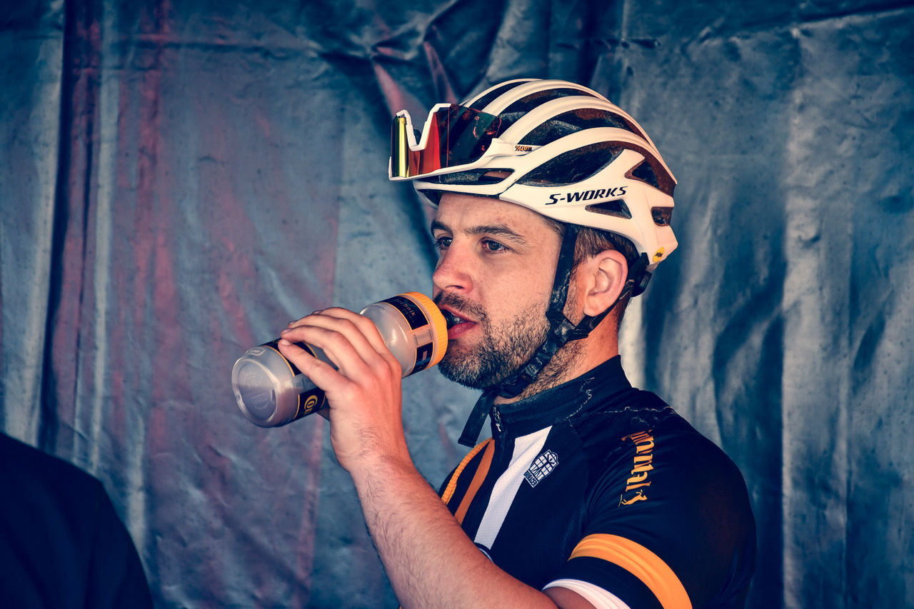 Man dat drinkt