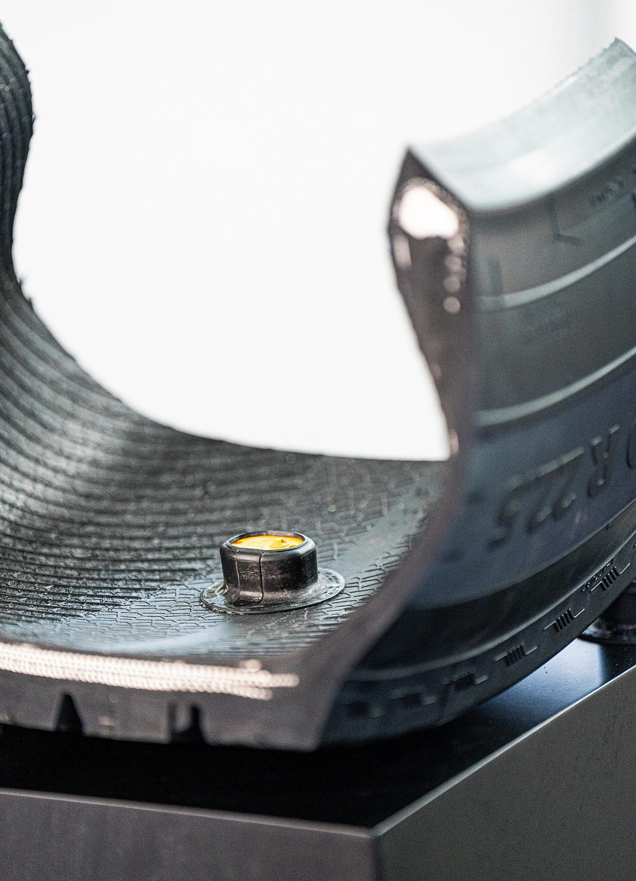 Continental_PP_ContiConnect 2.0_Sensor-Gen2-Tire Sensoren der neuesten Generation ermöglichen die Erhebung aller relevanten Informationen direkt am Reifen.