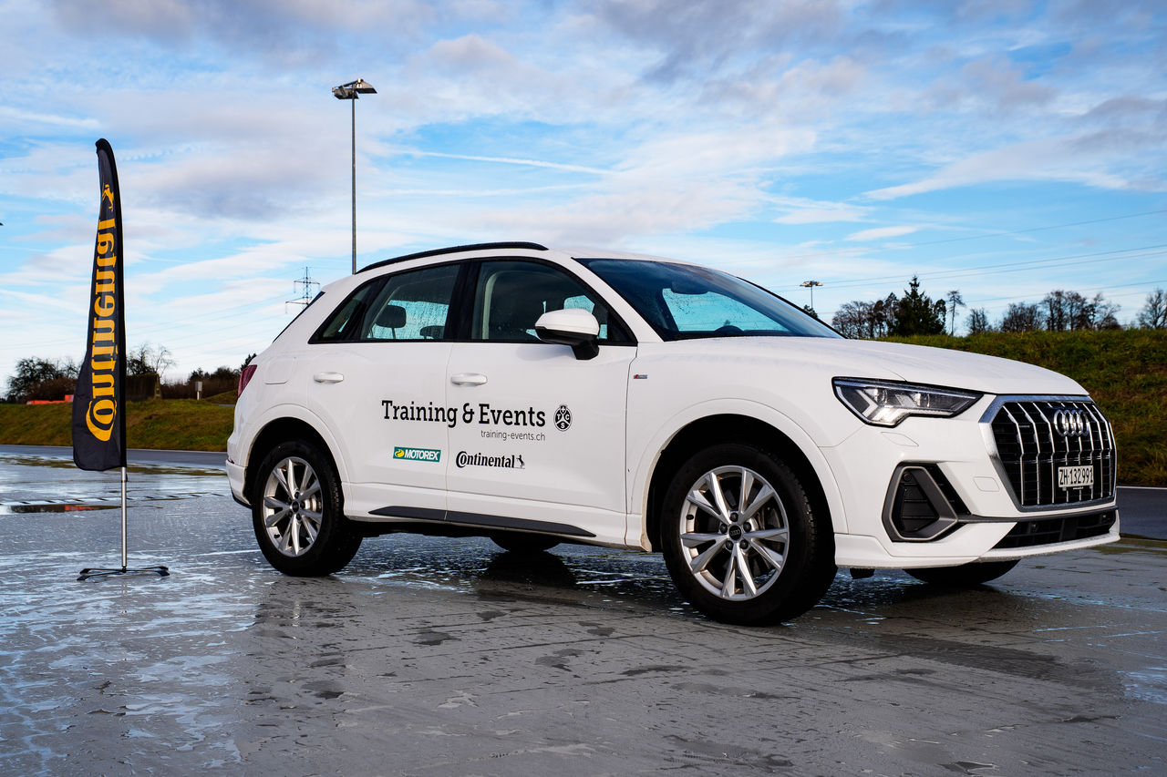 Fahrzeug in einem TCS Training & Events Fahrzentrum