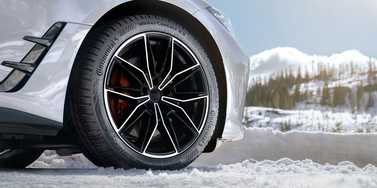 Winterbild eines Fahrzeugs mit Continental WinterContact 8 S Reifen