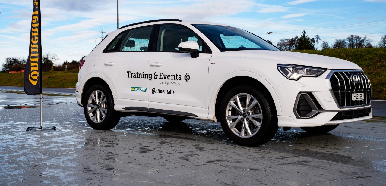 Véhicule TCS Training avec pneus Continental