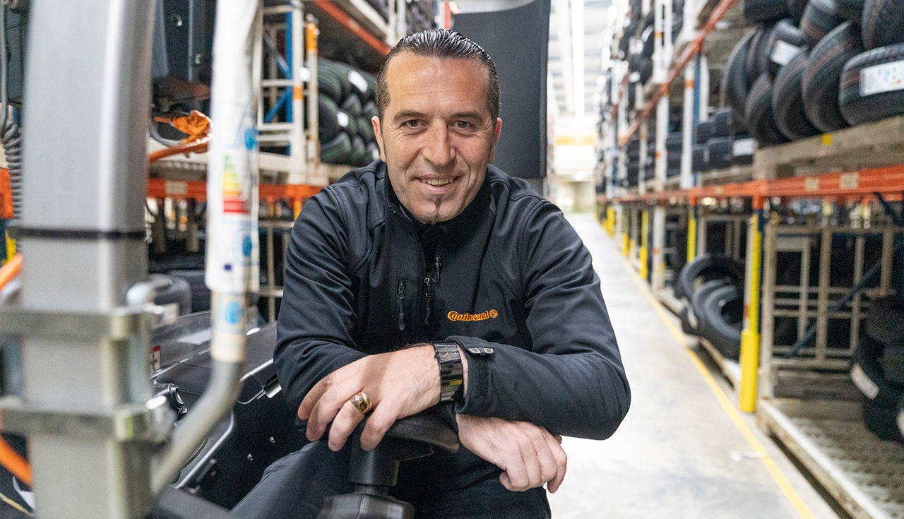 Continental Mitarbeiter am Schreibtisch