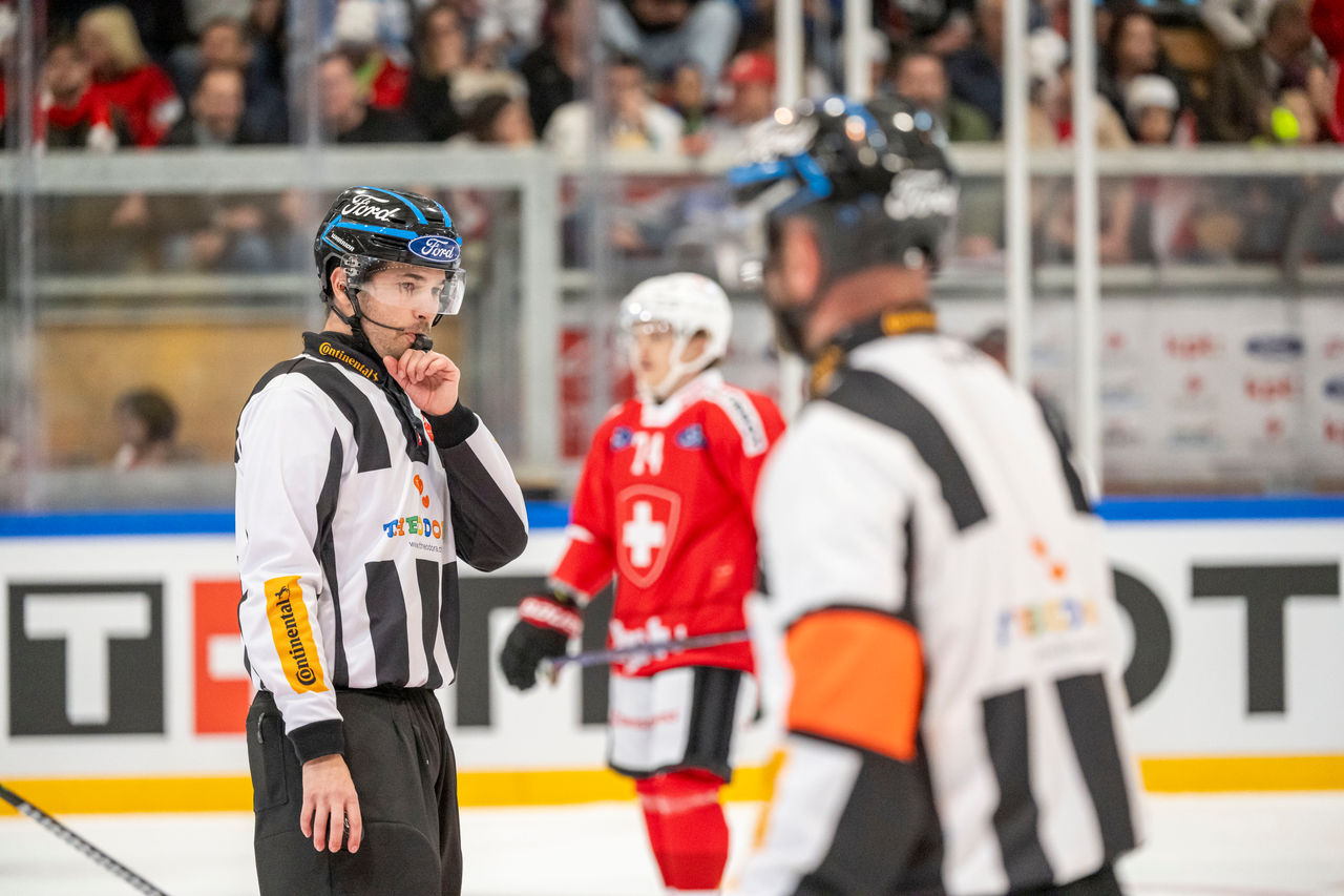 Arbitres avec le logo Continental