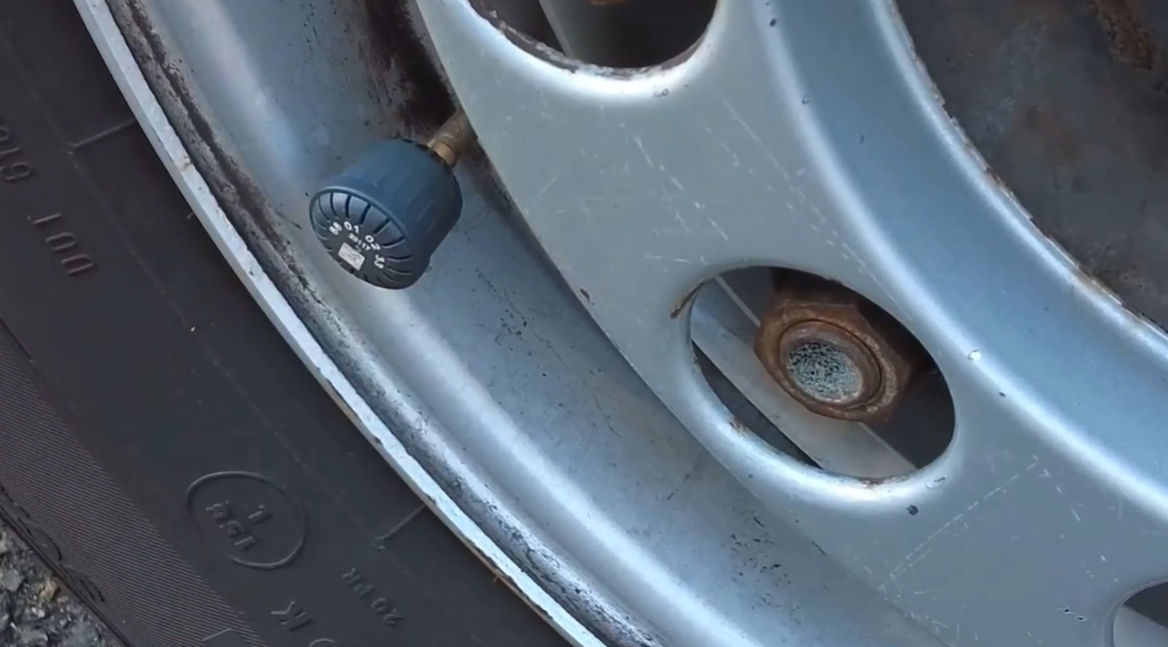 How to Program a Valve Cap Sensor with the Handheld Tool