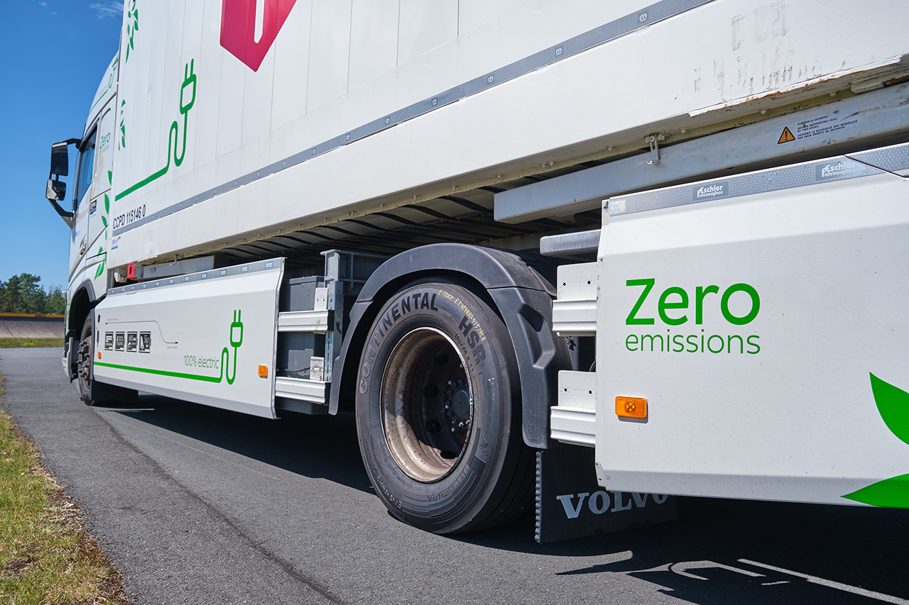 Zero emissions truck