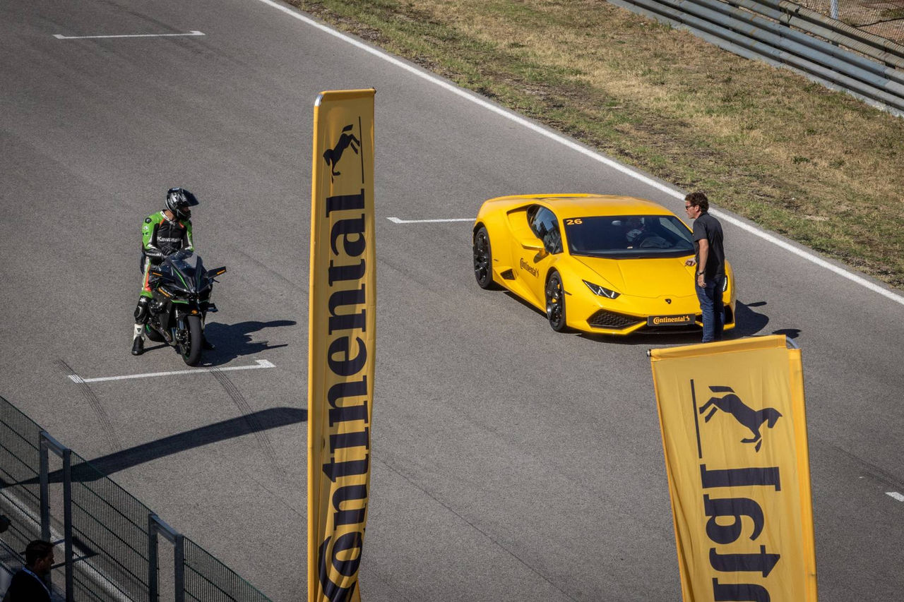 Lamborghini Huracán VS Kawasaki Ninja H2R : la rencontre de géants équipés en Continental