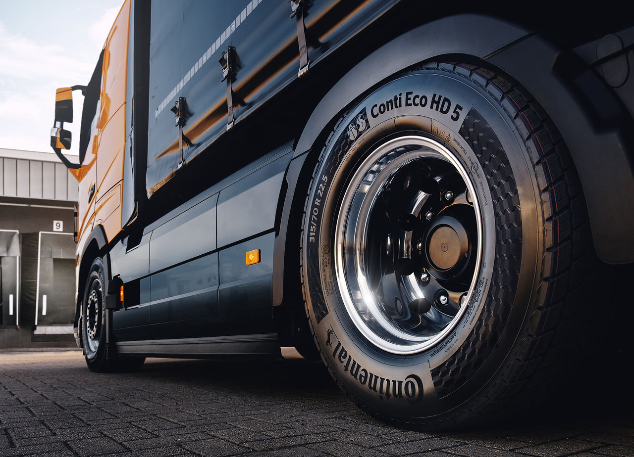 Effiziente Nutzfahrzeugreifen von Continental senken Gesamtbetriebskosten von Flotten