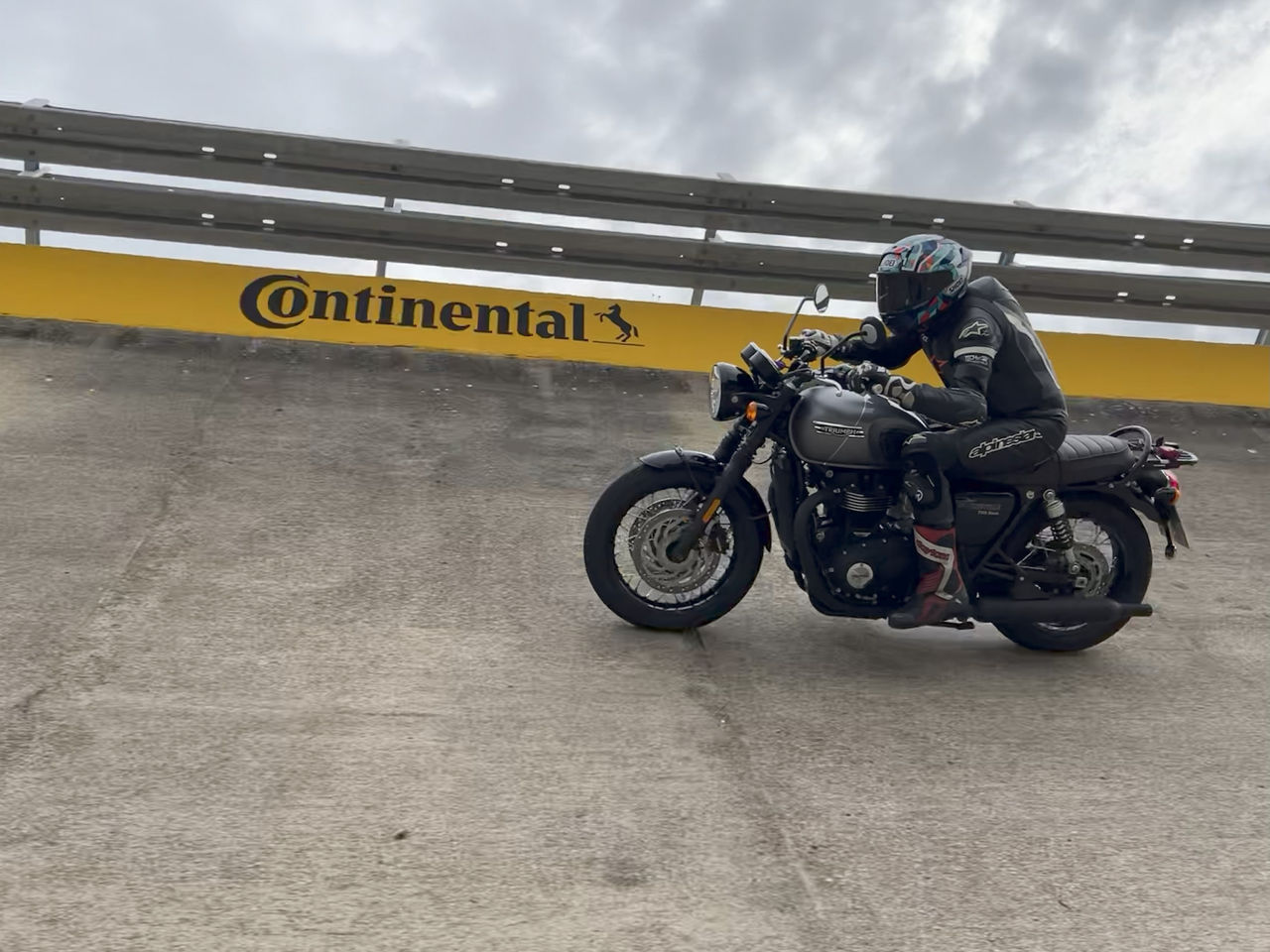 Continental vyhrál test pneumatik pro retro motocykly