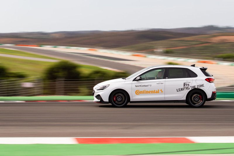 Continental SportContact 7 ist Testsieger beim sport auto-Test