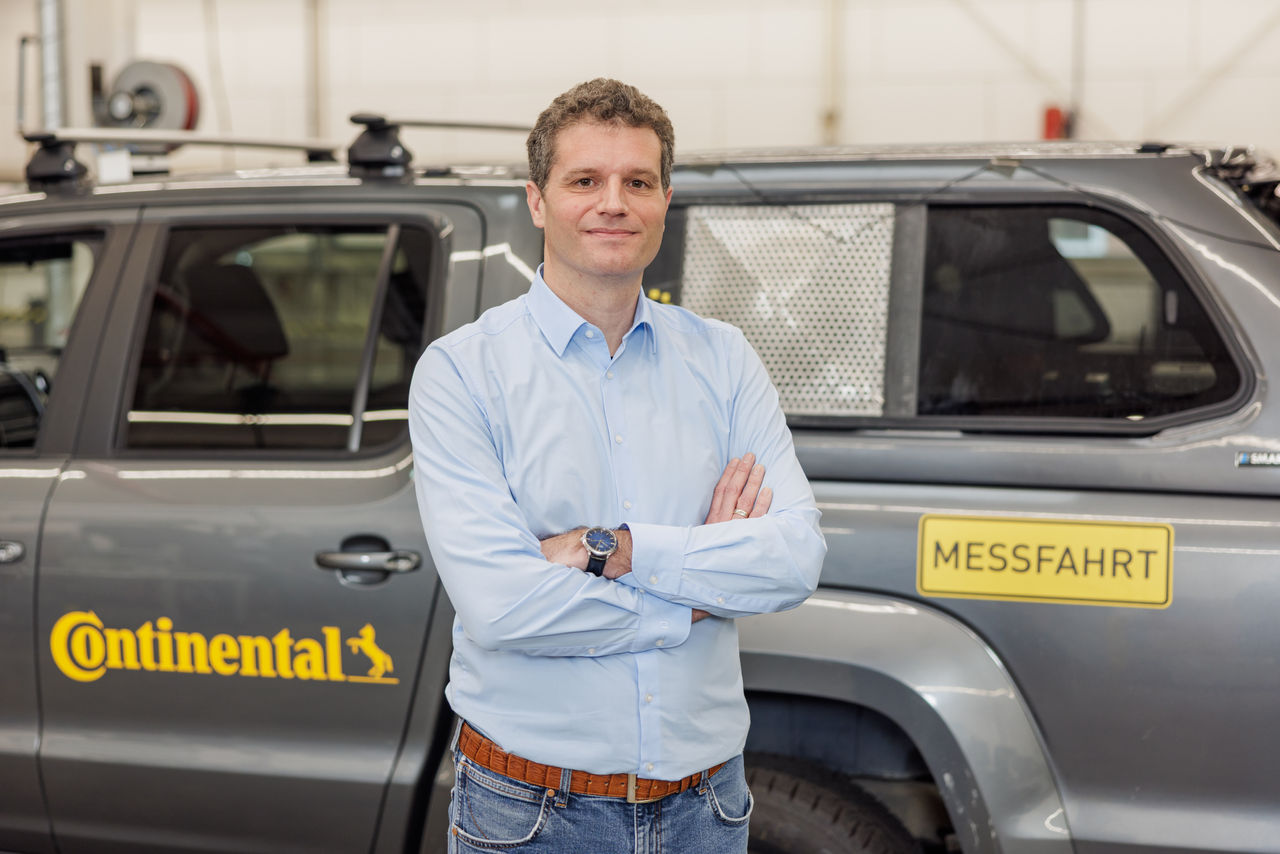 Dr. Benjamin Oelze, vedoucí vývoje testování opotřebení pneumatik ve společnosti Continental Tires.