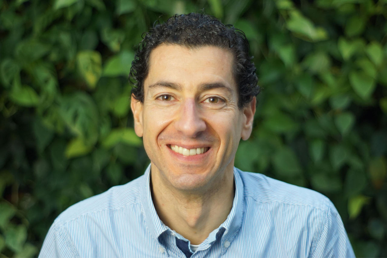 „Hluk, zejména hluk z automobilů, autobusů a dodávkových vozidel, představuje velkou zátěž pro lidi i životní prostředí. Díky našim technologiím v oblasti pneumatik aktivně snižujeme hluk při valení,“ říká Achillefs Tsotras, vedoucí oddělení Tire-Vehicle Interaction společnosti Continental.