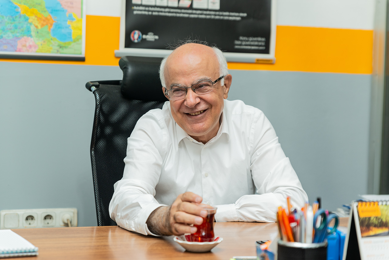 Testimonial Turkey Nesa Lojistik owner Cumhur Şanlı at his desk.