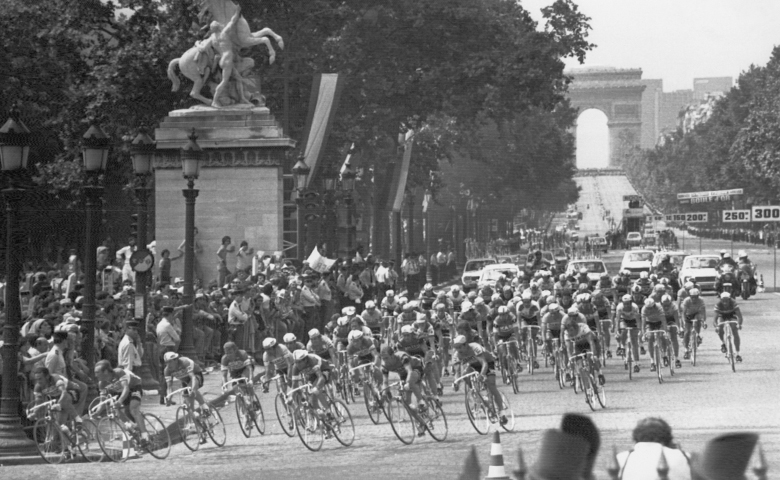 Photographie de la dernière étape du Tour de 1975, Paris, 20 juillet 1975 ©Getty Images