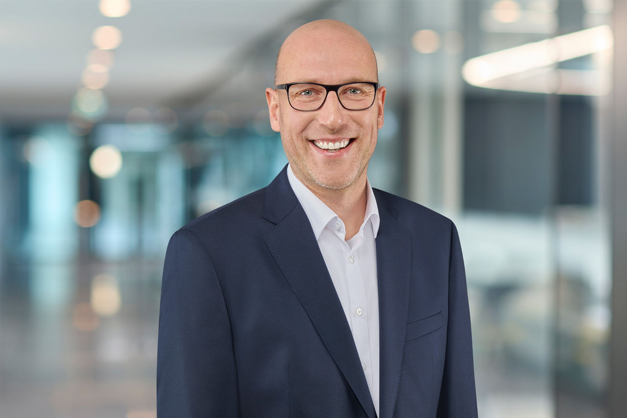“The development of UHP tires requires engineering of the highest standard, high-tech materials and precise testing and production processes,” says Edwin Goudswaard, Head of Research and Development at Continental Tires.