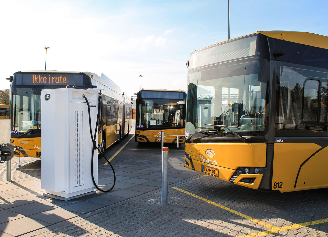 CO2 emissions and ecological footprint: Every second vehicle in AarBus' modern bus fleet is already electric.
