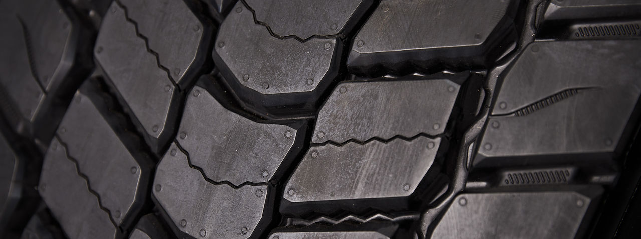 Website picture of truck tire in Detail 