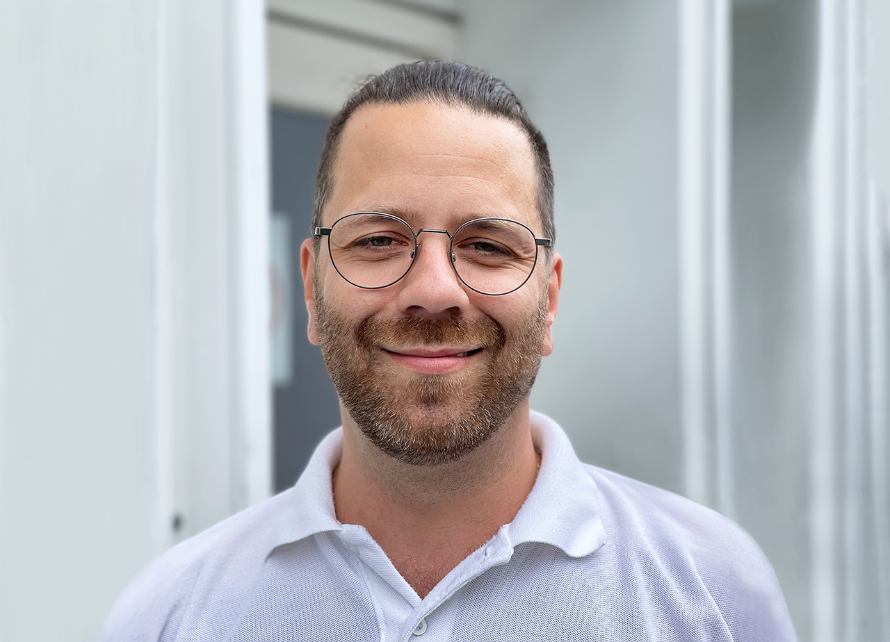 Michael Doßwald Ved å opprettholde riktig dekktrykk sparer vi drivstoff, pluss at vi utnytter dekkets levetid fullt ut og oppnår et høyt driftssikkerhetsnivå for våre kjøretøy," sier Michael Doßwald, flåtesjef i Spedition Zink