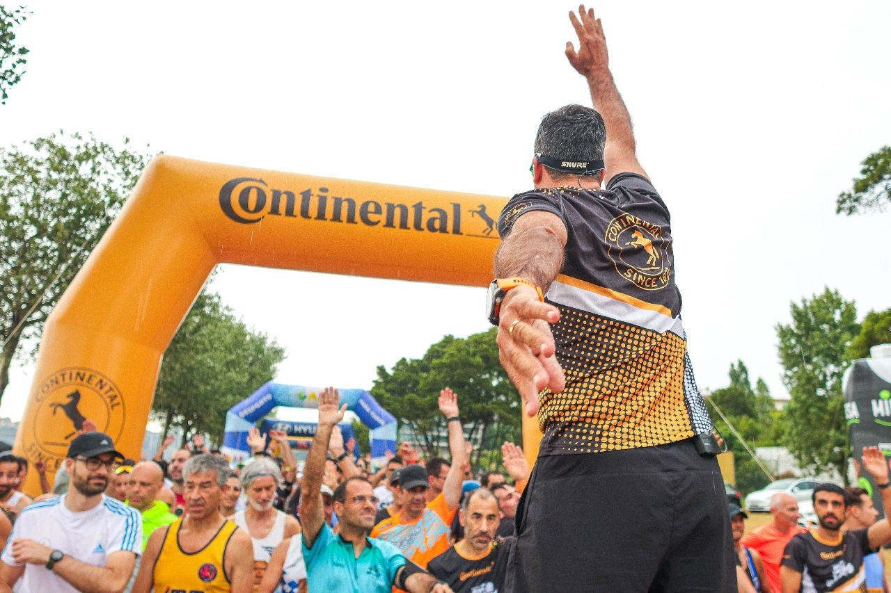 Boa disposição e aquecimento na Continental Corrida de São João