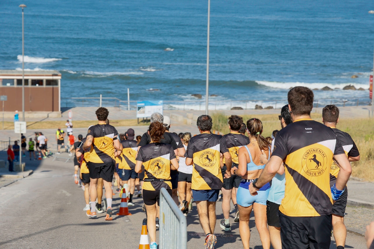 Carro oficial com pneus Continental na Continental Corrida de São João
