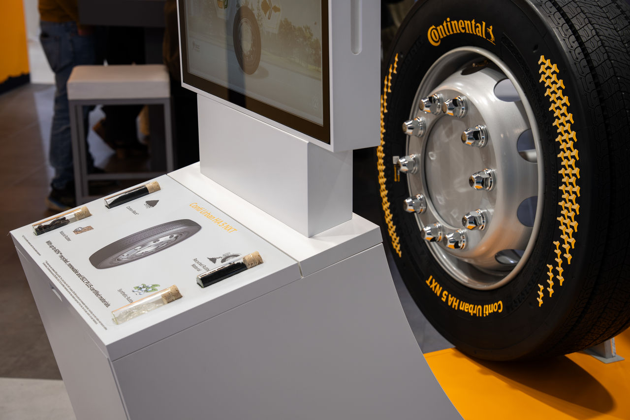 Apresentação mundial do Conti Urban HA 5 no BusWorld, em Bruxelas