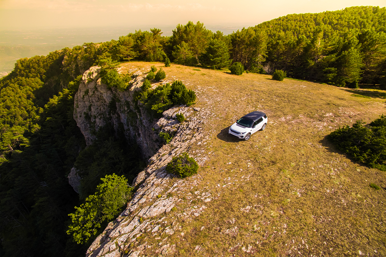 Travel vacations on summer by 4x4 in the Catalan Pyrenees.