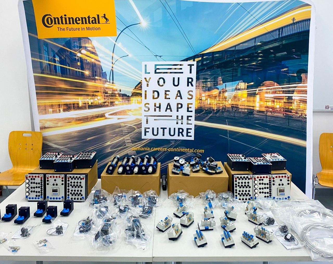 Continental donează echipamente de 15.000 de euro și mobilier Liceului Tehnic Regele Ferdinand I din Timișoara