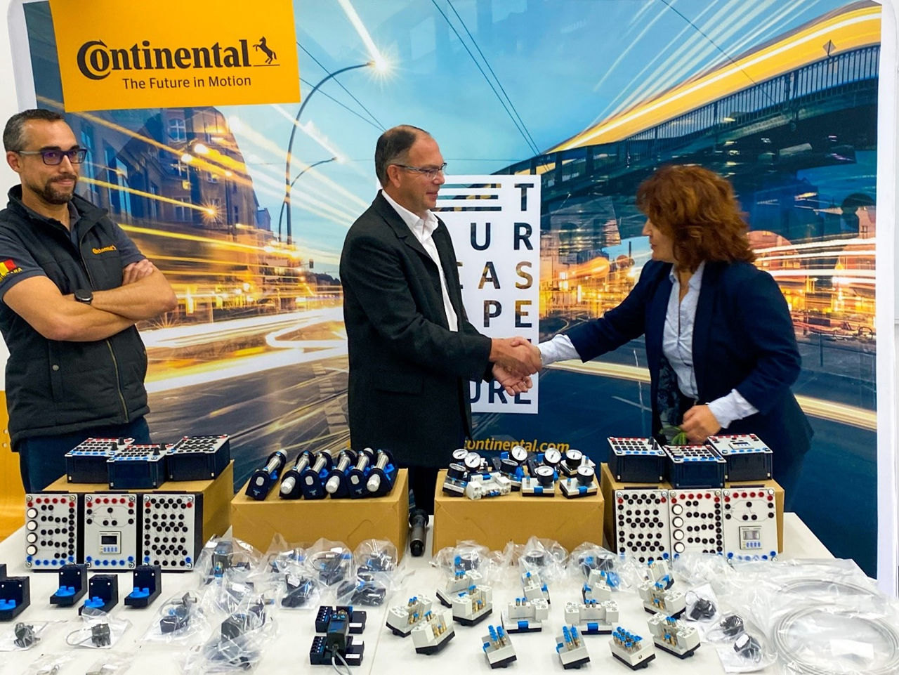 Continental donează echipamente de 15.000 de euro și mobilier Liceului Tehnic Regele Ferdinand I din Timișoara