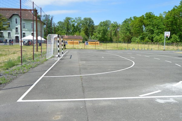 • Continental Anvelope Timișoara a finanțat modernizarea terenului de sport al Liceului Silvic