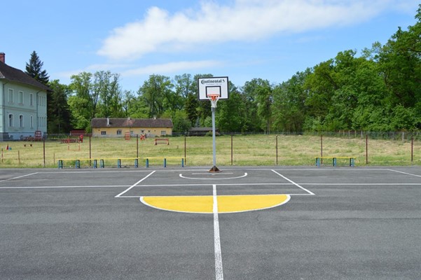 • Continental Anvelope Timișoara a finanțat modernizarea terenului de sport al Liceului Silvic
