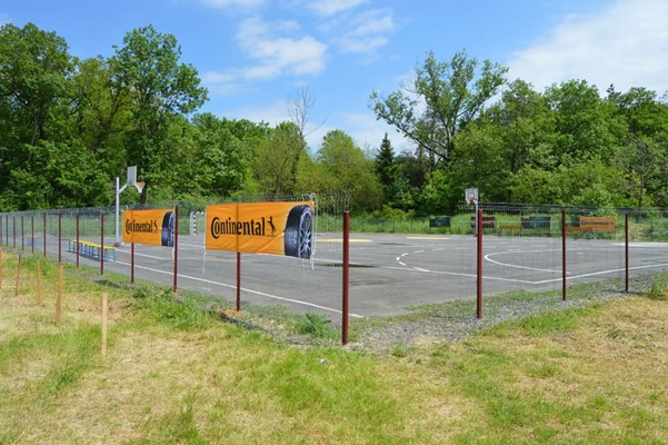 • Continental Anvelope Timișoara a finanțat modernizarea terenului de sport al Liceului Silvic