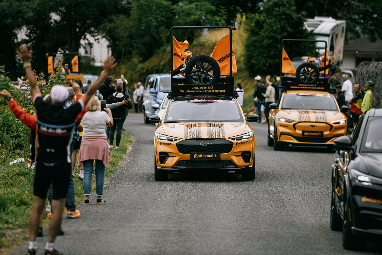 Všetky podporné vozidlá a motocykle budú na tohtoročnom TDF obuté na pneumatikách Continental.