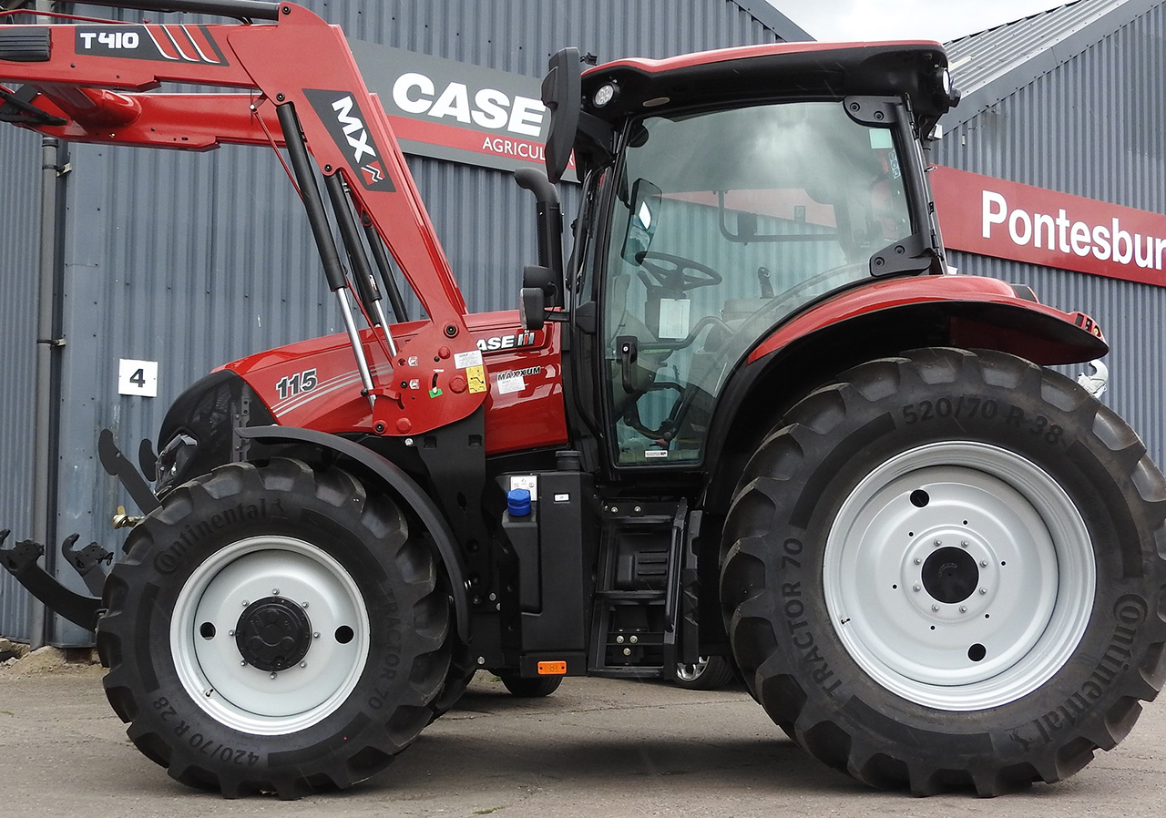Case Maxxum 115 specificed with Continental Tractor 70 tires